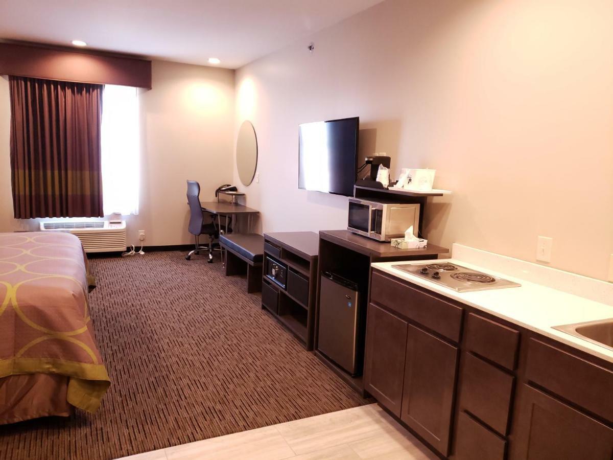 Super 8 By Wyndham St. Louis North Saint Louis Exterior foto